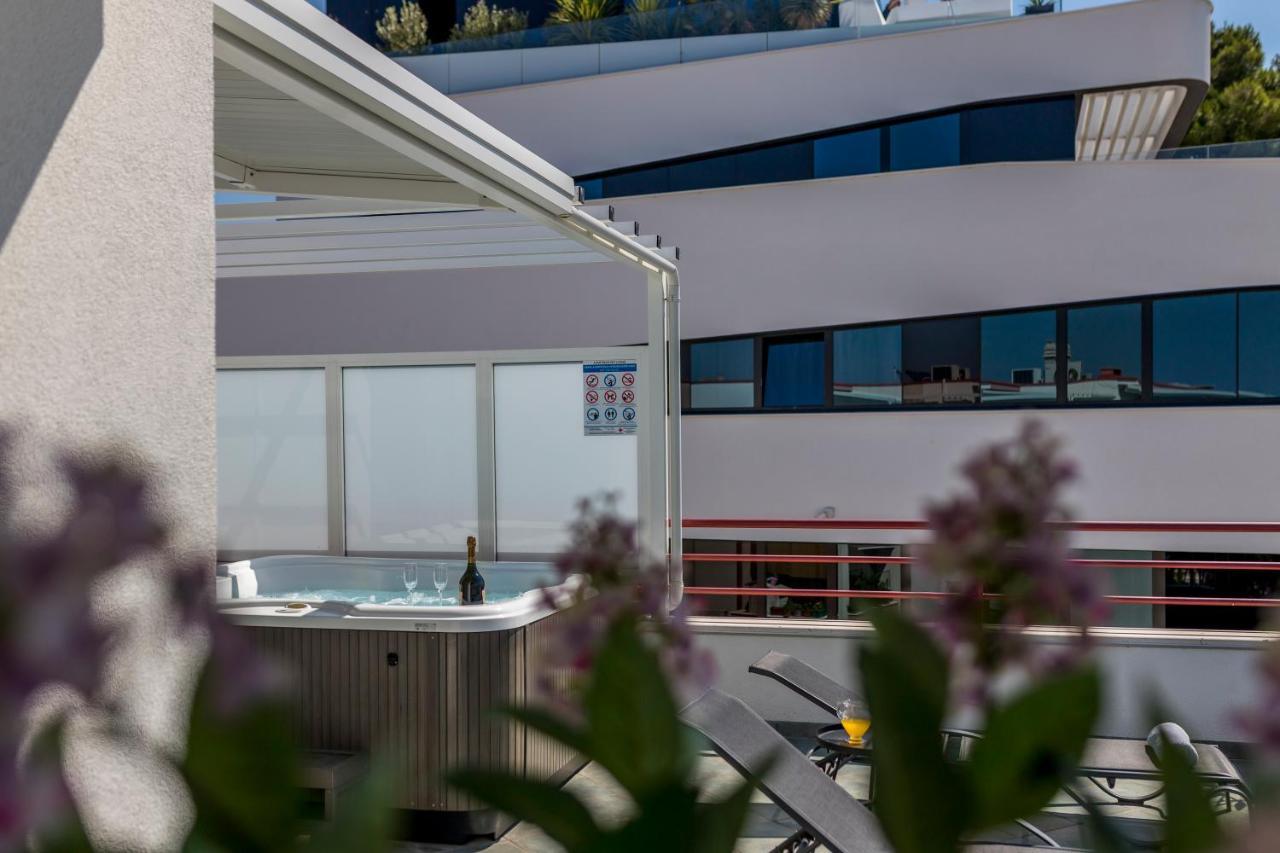 Seaside Penthouse With Hot Tub Sky Living Appartement Split Buitenkant foto