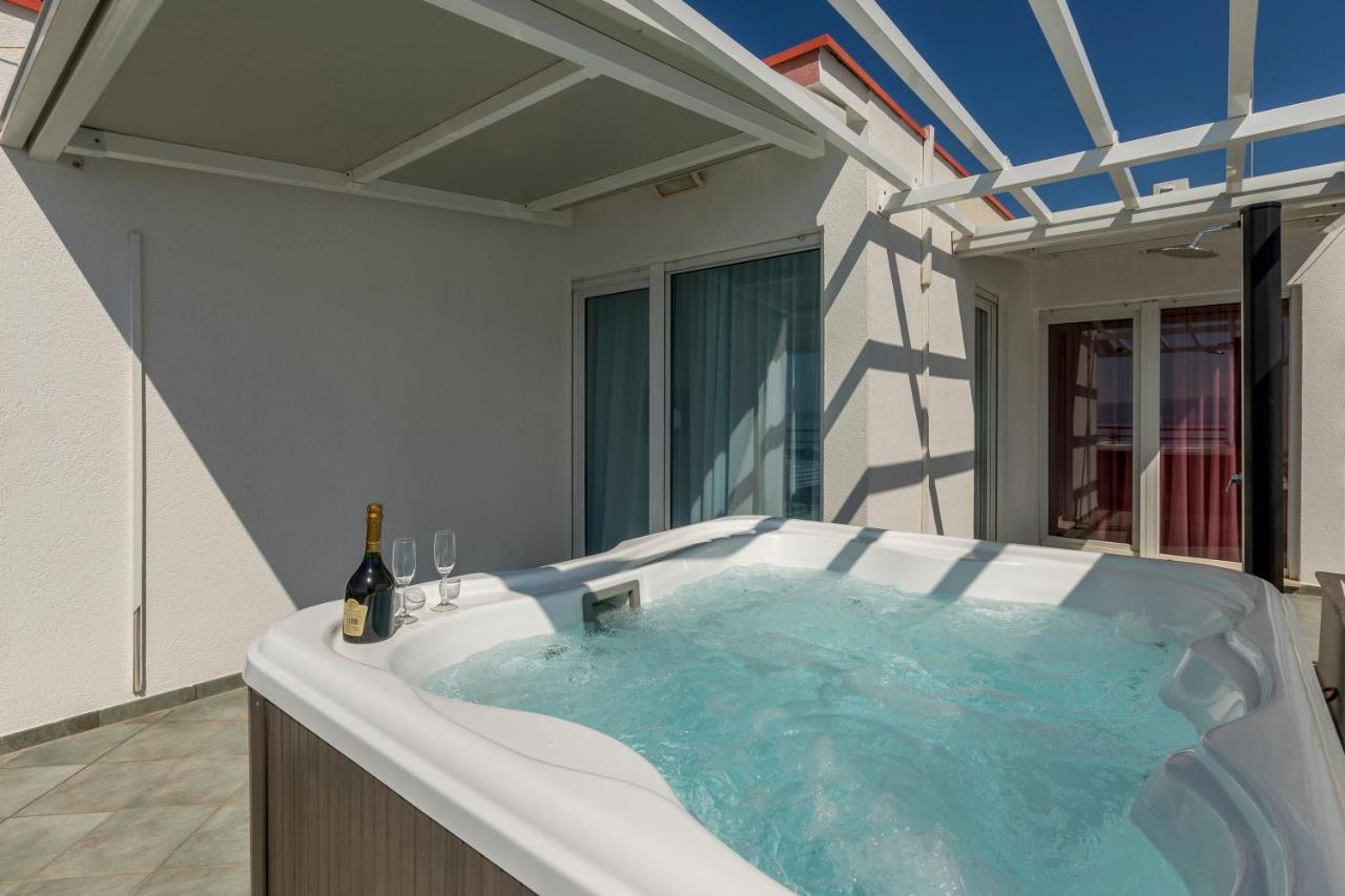 Seaside Penthouse With Hot Tub Sky Living Appartement Split Buitenkant foto