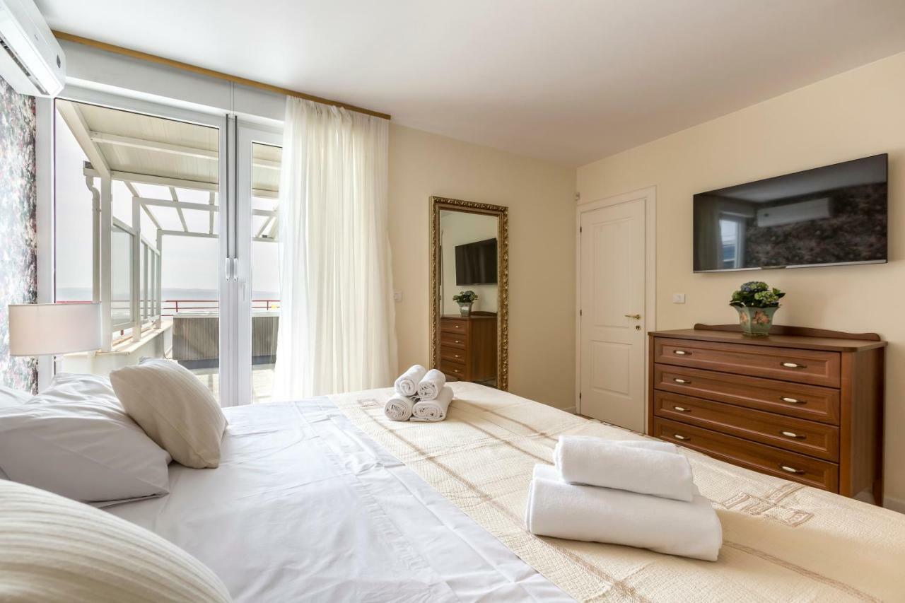 Seaside Penthouse With Hot Tub Sky Living Appartement Split Buitenkant foto