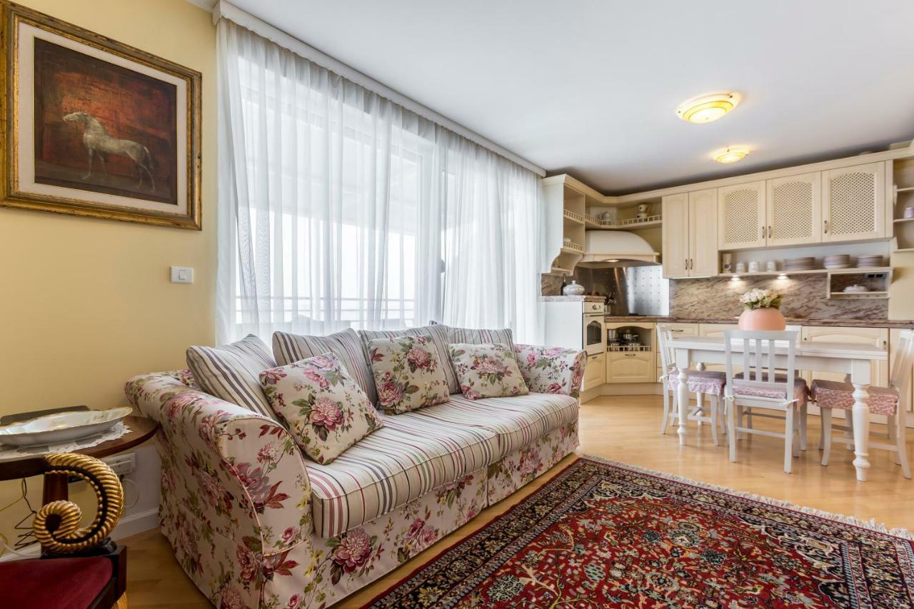 Seaside Penthouse With Hot Tub Sky Living Appartement Split Buitenkant foto
