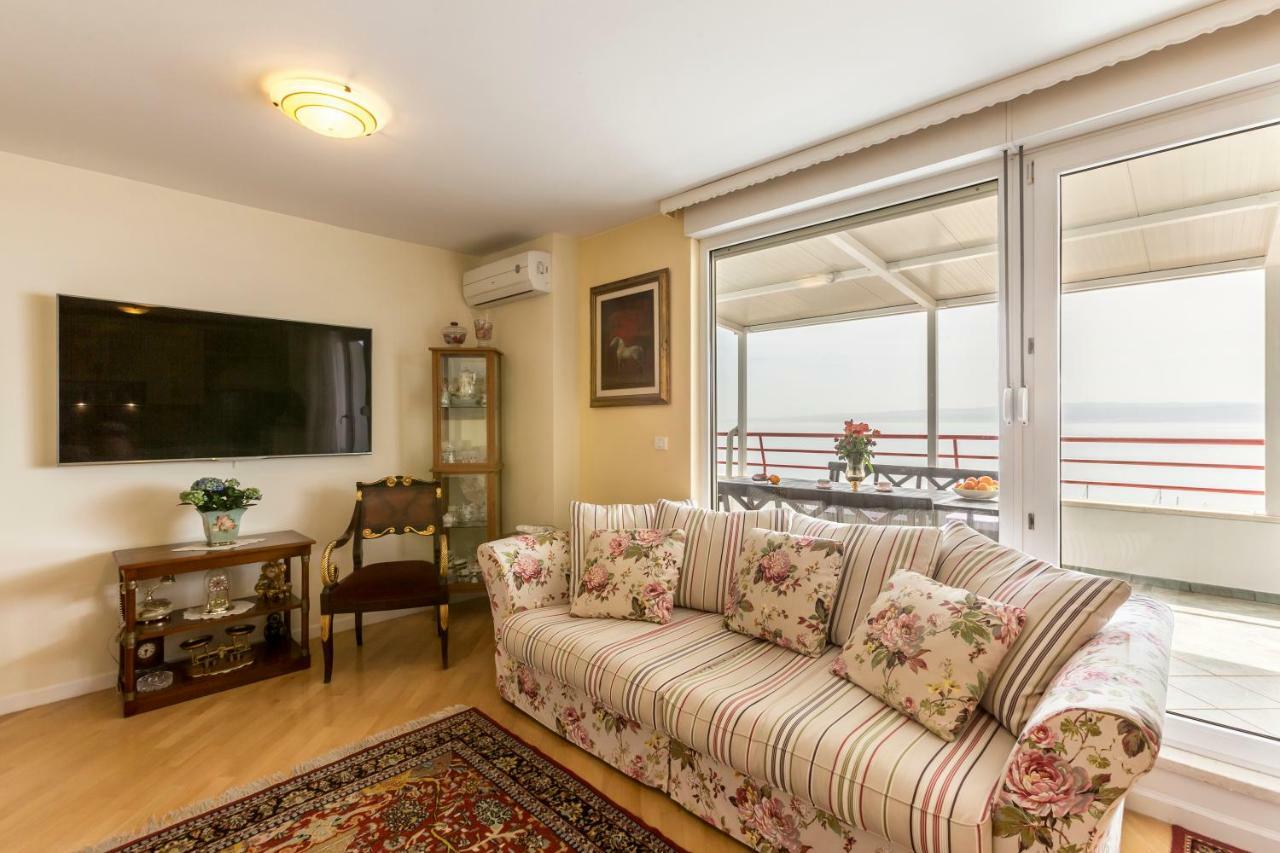 Seaside Penthouse With Hot Tub Sky Living Appartement Split Buitenkant foto