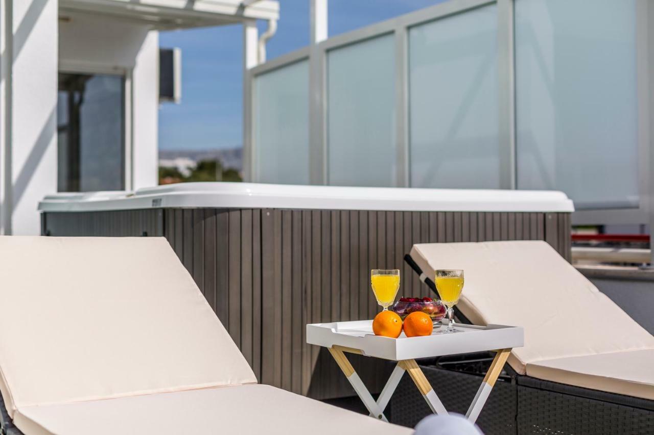 Seaside Penthouse With Hot Tub Sky Living Appartement Split Buitenkant foto